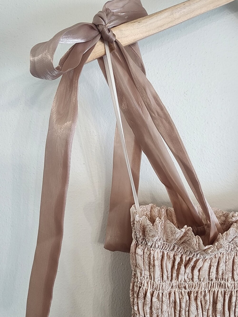 NWT En Saison Geraldine Maxi Dress Pink Champagne Smocked Tie Shoulder Tiered S - Picture 9 of 16